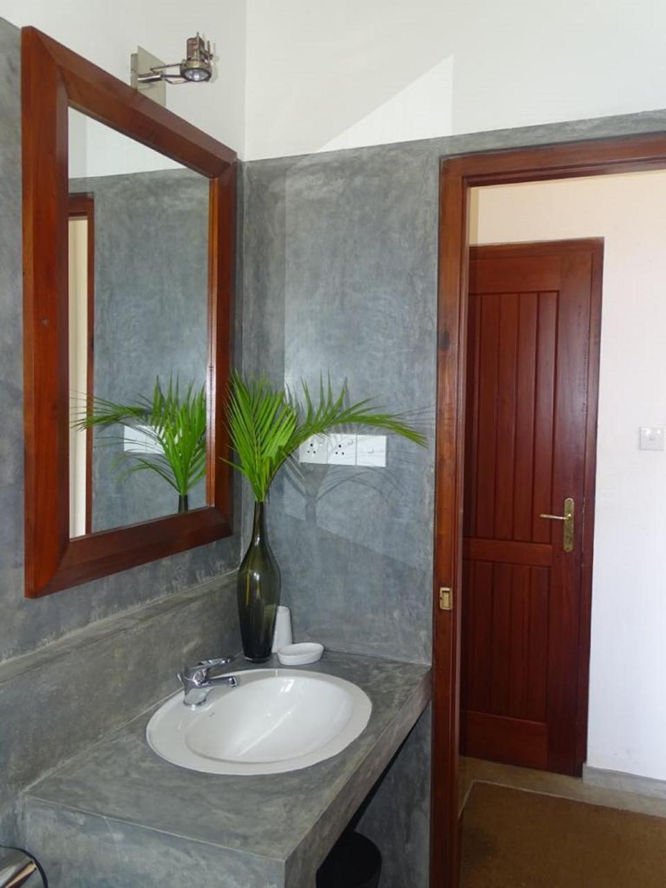 Jasmine Garden Beach Guest House Hikkaduwa Dış mekan fotoğraf